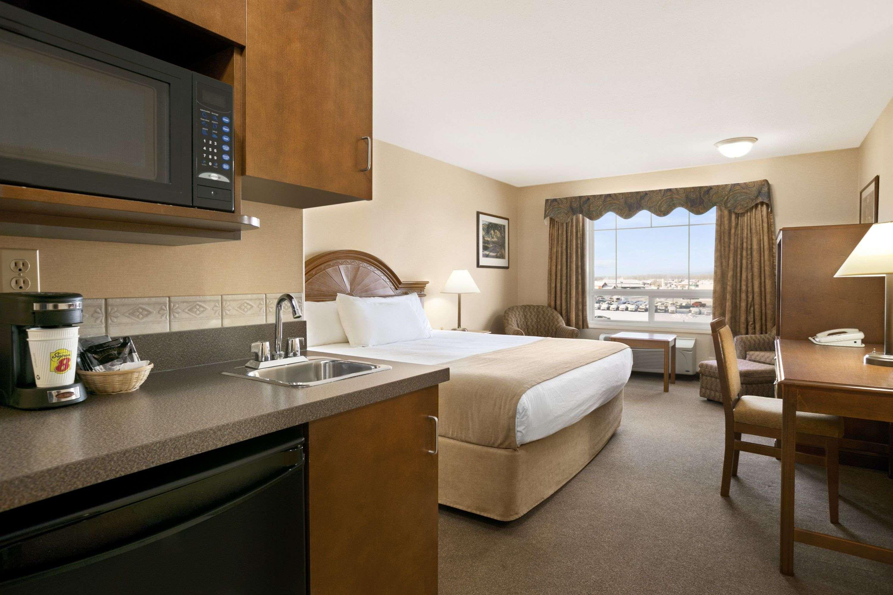 ซูเปอร์ 8 บาย วินด์แฮม ไฮเลเวล แอลเบอร์ตา Hotel ภายนอก รูปภาพ