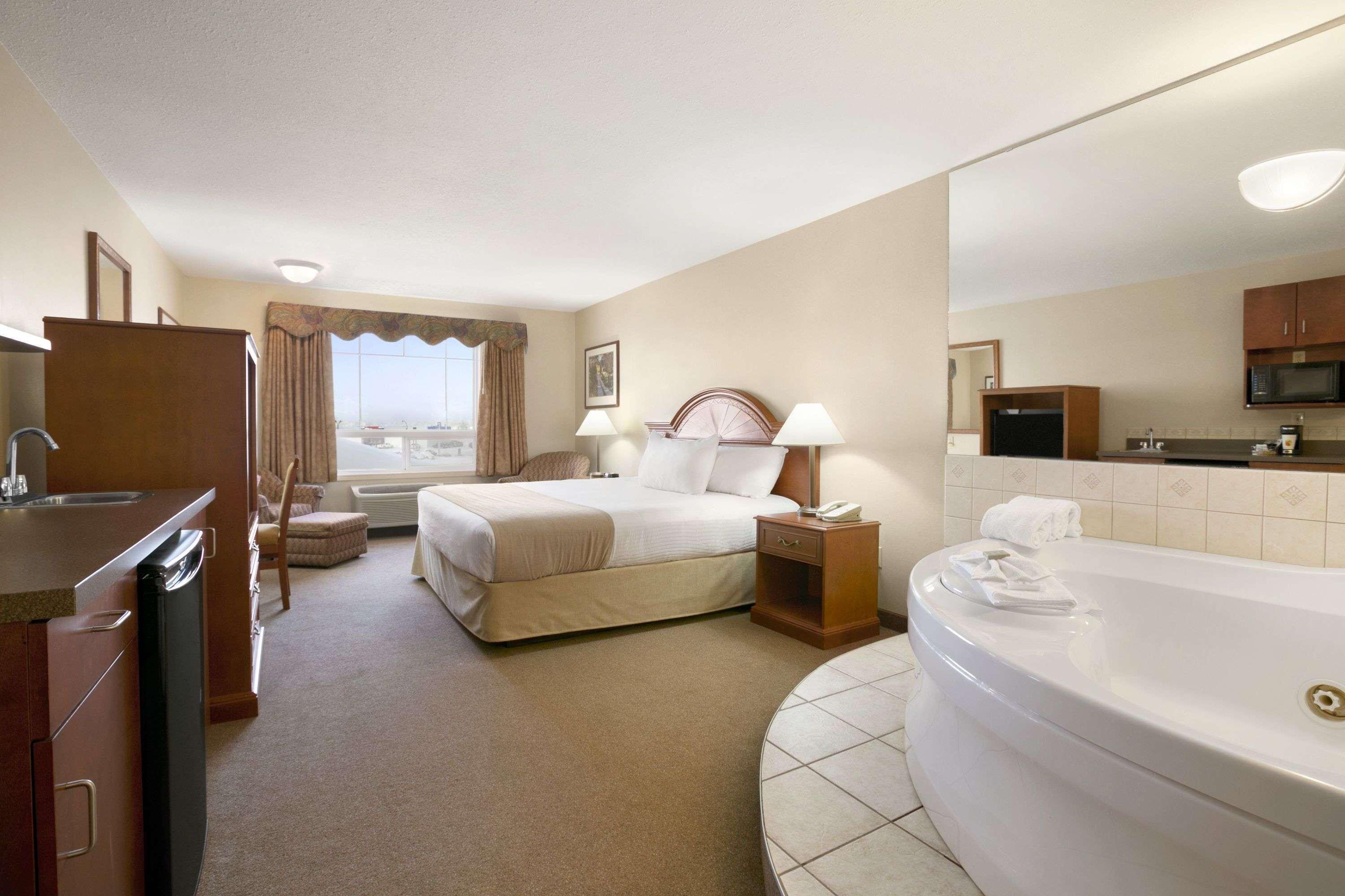ซูเปอร์ 8 บาย วินด์แฮม ไฮเลเวล แอลเบอร์ตา Hotel ภายนอก รูปภาพ
